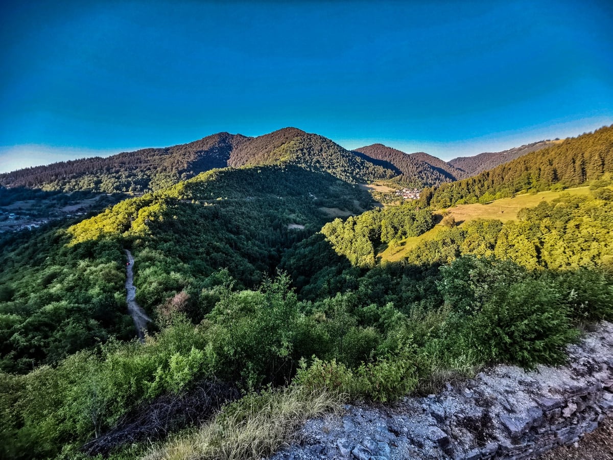 Blick auf das Dorf Mijakovići von Bobovac